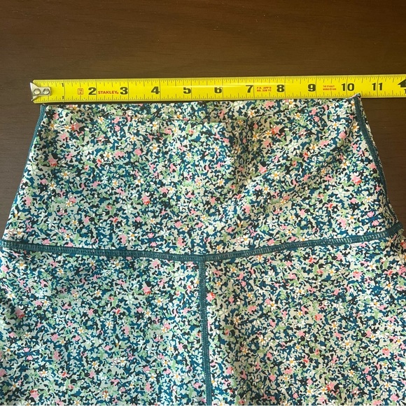 Sage Collective women’s high rise Ditzy print biker shorts. Size small. - Picture 5 of 7